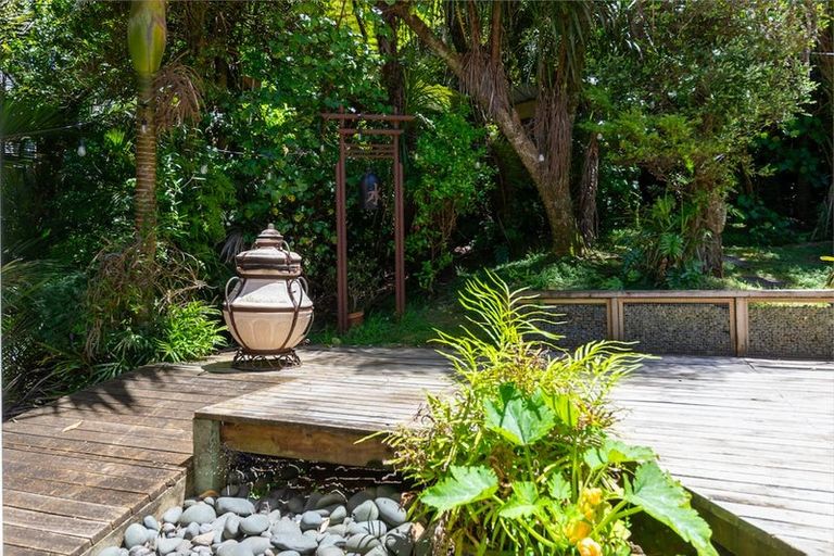 Photo of property in 86 Wood Bay Road, Titirangi, Auckland, 0604