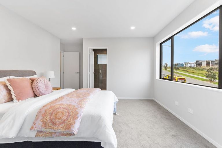 Photo of property in 19 Paparahi Place, Wainui, Silverdale, 0992