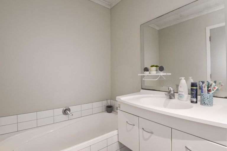 Photo of property in 9/64 Kawaha Point Road, Kawaha Point, Rotorua, 3010