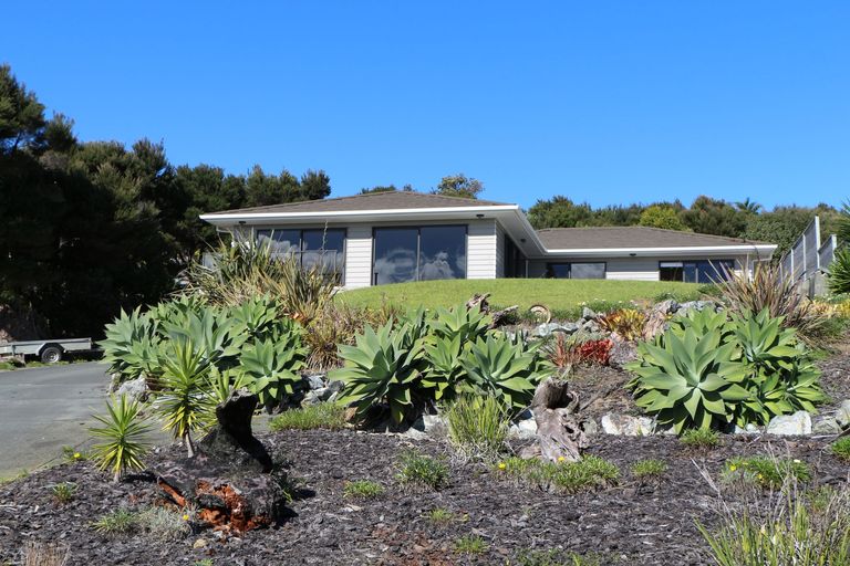 Photo of property in 2 Coachmans Way, Cable Bay, 0420