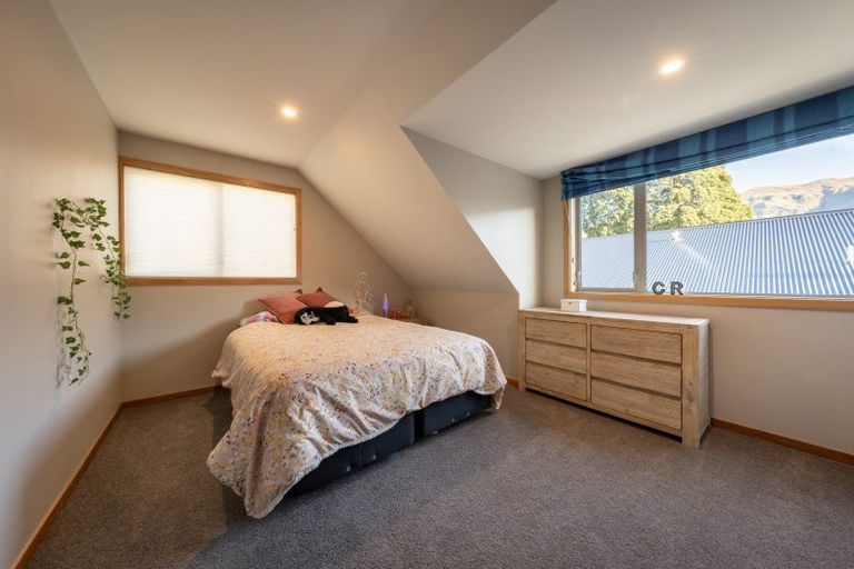 Photo of property in 12 Sycamore Place, Wanaka, 9305