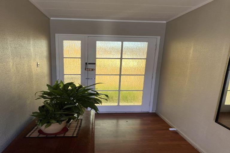 Photo of property in 5 Newland Grove, Henderson, Auckland, 0610