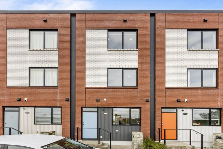 Photo of property in 3/4 Onekiritea Road, Hobsonville, Auckland, 0616