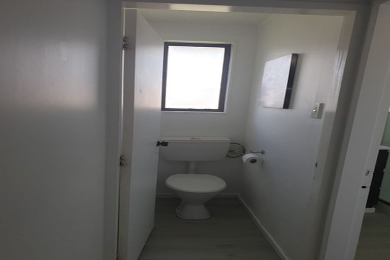 Photo of property in 2/5 Inca Place, Red Hill, Papakura, 2110