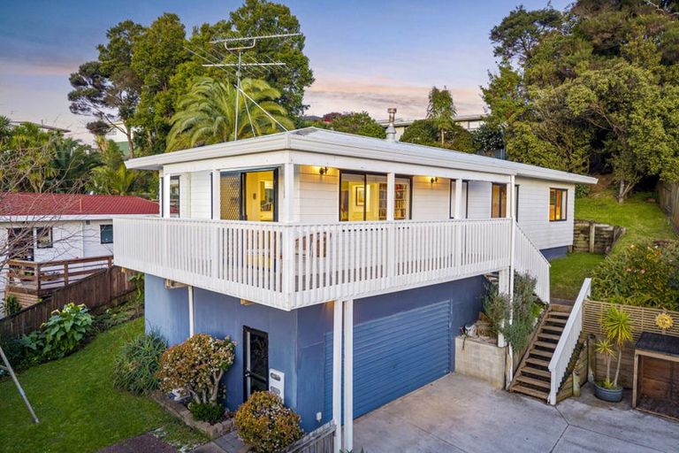 Photo of property in 10 Emery Grove, Bayview, Auckland, 0629