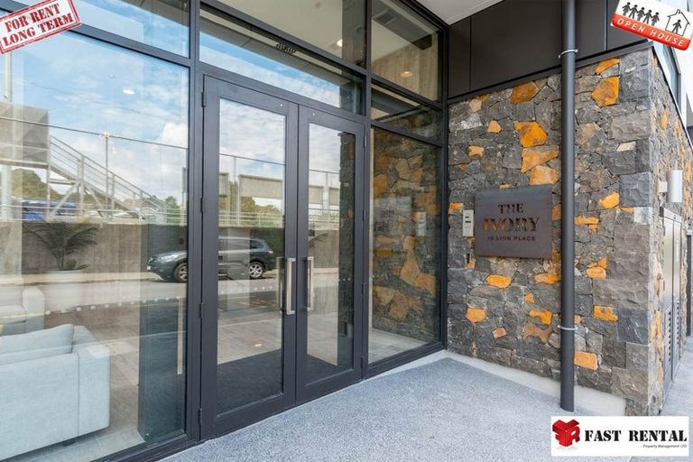 Photo of property in 18 Sumich Place, West Harbour, Auckland, 0618