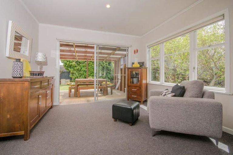 Photo of property in 2/1a Helga Crescent, Te Atatu Peninsula, Auckland, 0610