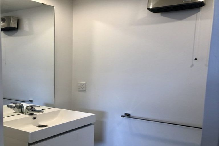 Photo of property in 138c Holly Road, St Albans, Christchurch, 8014