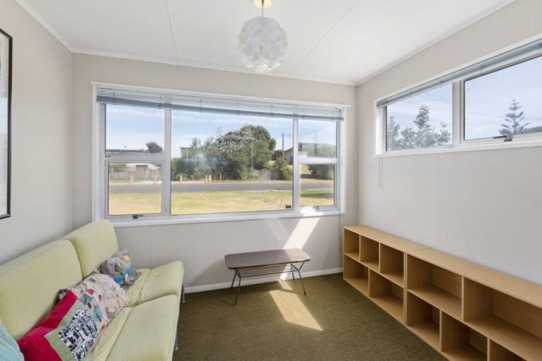 Photo of property in 32 Rua Avenue, Waitarere Beach, Levin, 5510