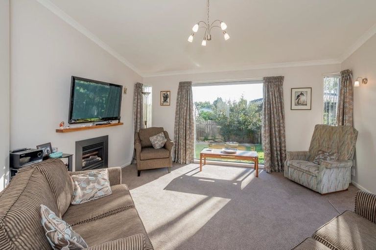 Photo of property in 5 Hira Street, Waikanae, 5036