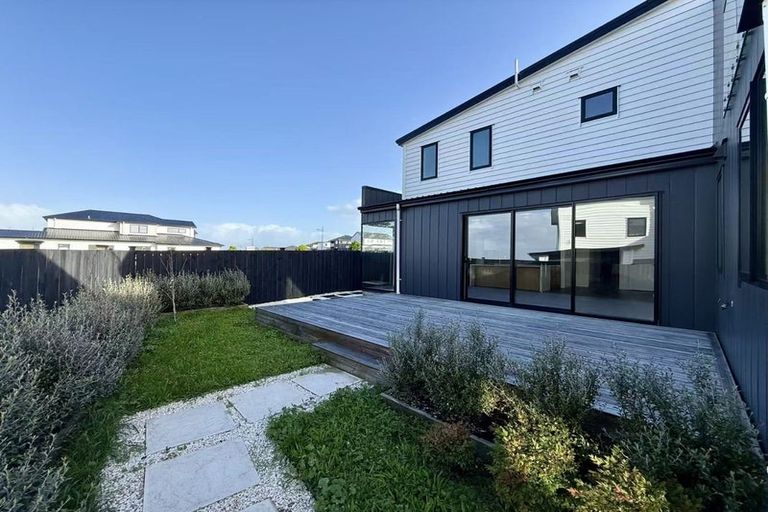 Photo of property in 43 Evergreen Parade, Rosehill, Papakura, 2113