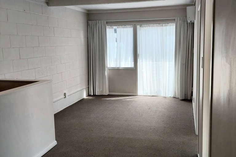 Photo of property in 1/15 Bloomsbury Grove, Newlands, Wellington, 6037