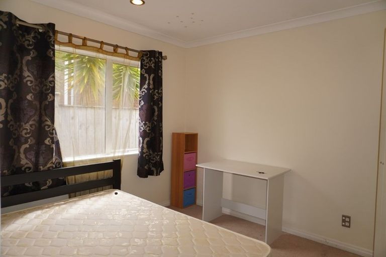 Photo of property in 11 Namsan Close, Fairview Heights, Auckland, 0632