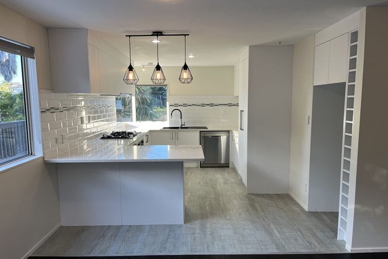 Photo of property in 2/288 Sunset Road, Windsor Park, Auckland, 0632