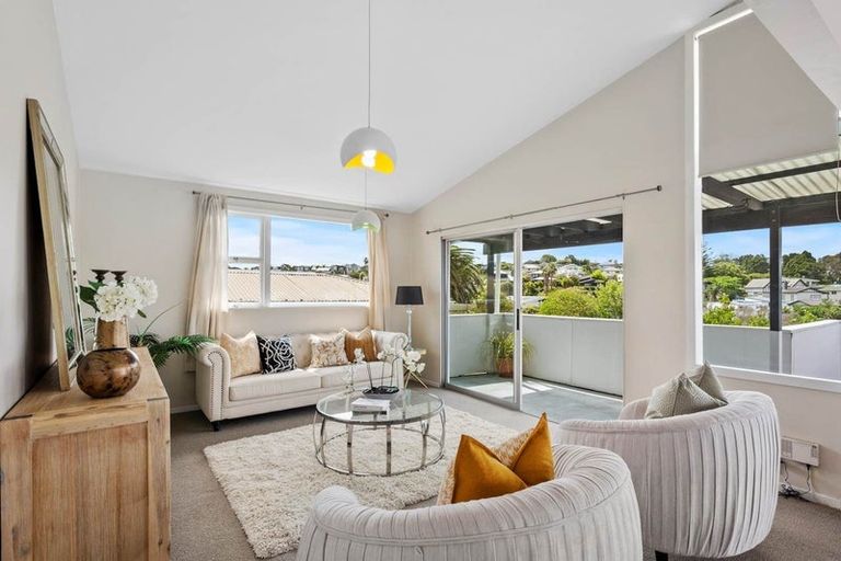 Photo of property in 1/52 Beulah Avenue, Rothesay Bay, Auckland, 0630