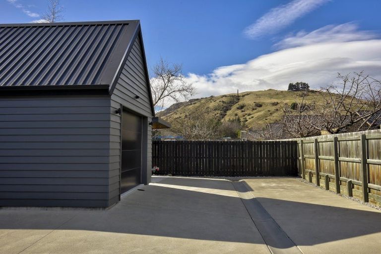 Photo of property in 11 Red Cottage Drive, Lake Hayes, Queenstown, 9304