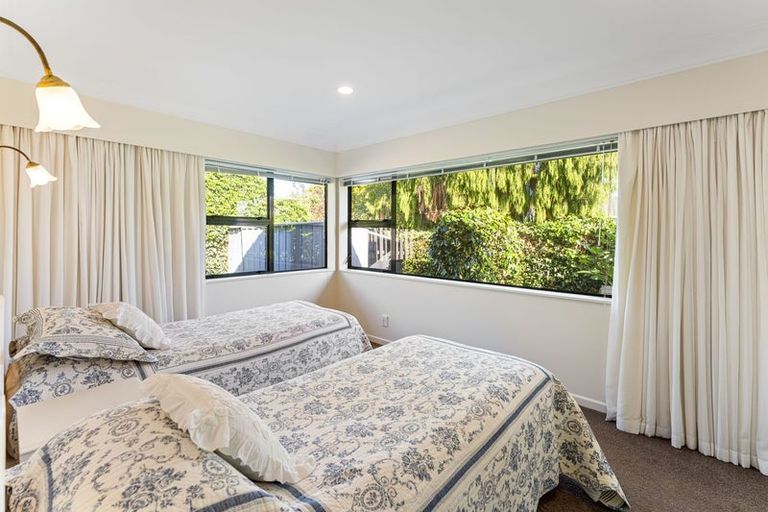 Photo of property in 2 Rosebank Grove, Waikanae, 5036