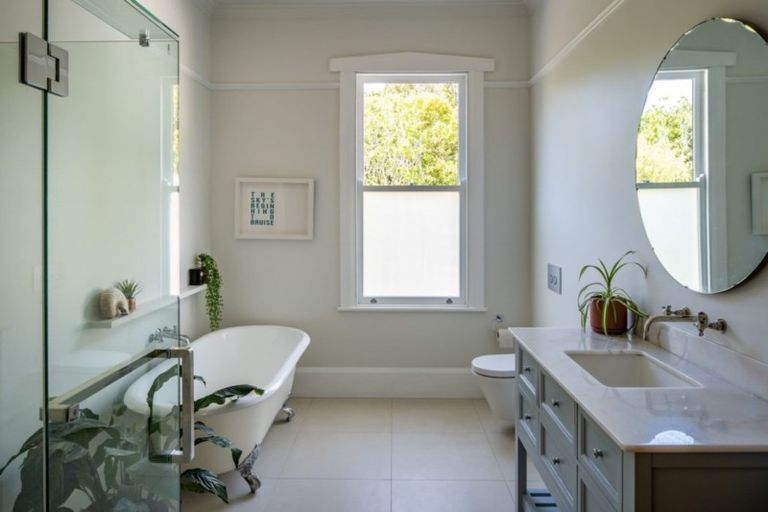 Photo of property in 164 Paremata Road, Paremata, Porirua, 5024