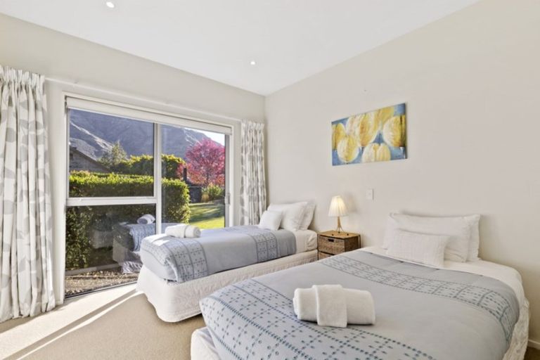 Photo of property in 18 Amber Close, Arthurs Point, Queenstown, 9371