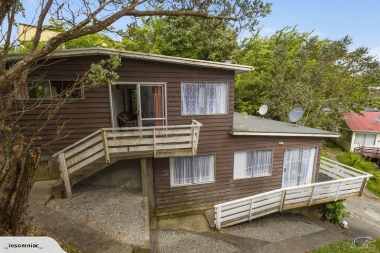 Photo of property in 8 Gahagan Way, Newlands, Wellington, 6037