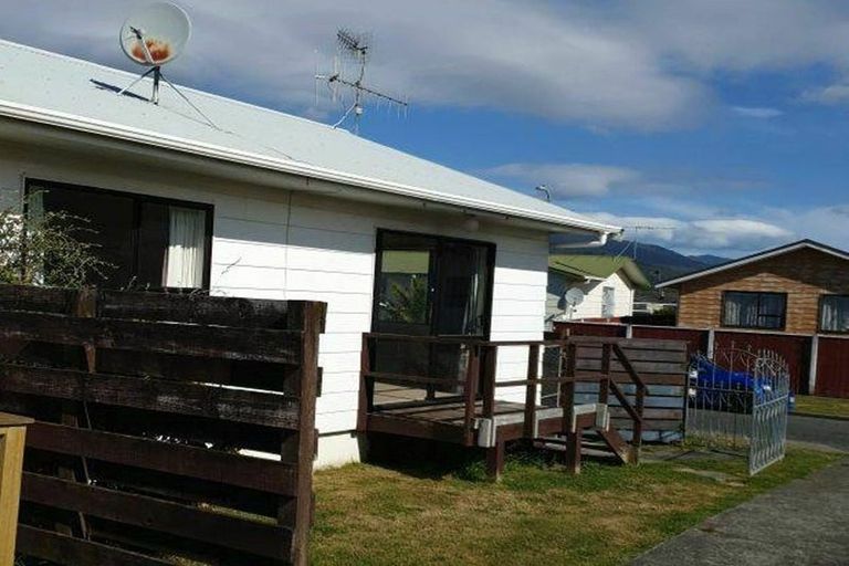 Photo of property in 8a Weymouth Grove, Wainuiomata, Lower Hutt, 5014