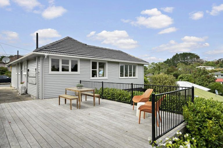 Photo of property in 18 Spenmoor Street, Newlands, Wellington, 6037