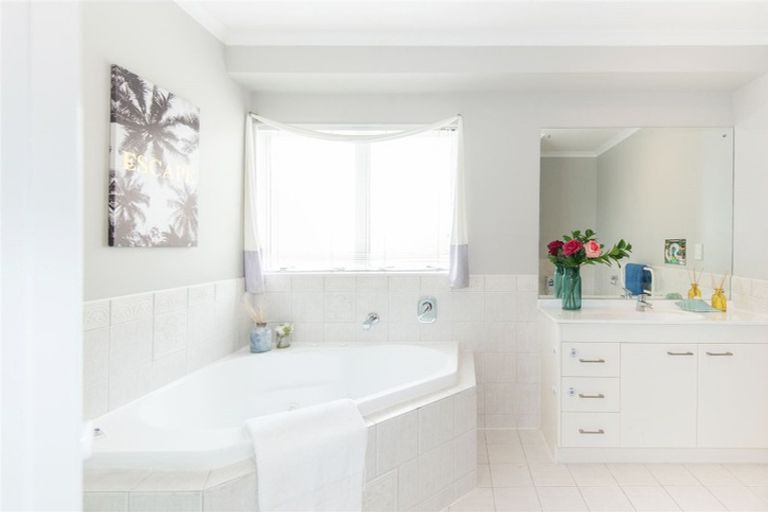 Photo of property in 18 Santa Ana Drive, Dannemora, Auckland, 2016