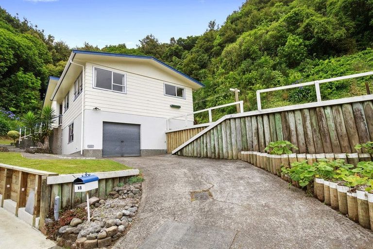 Photo of property in 18 Westhaven Drive, Tawa, Wellington, 5028