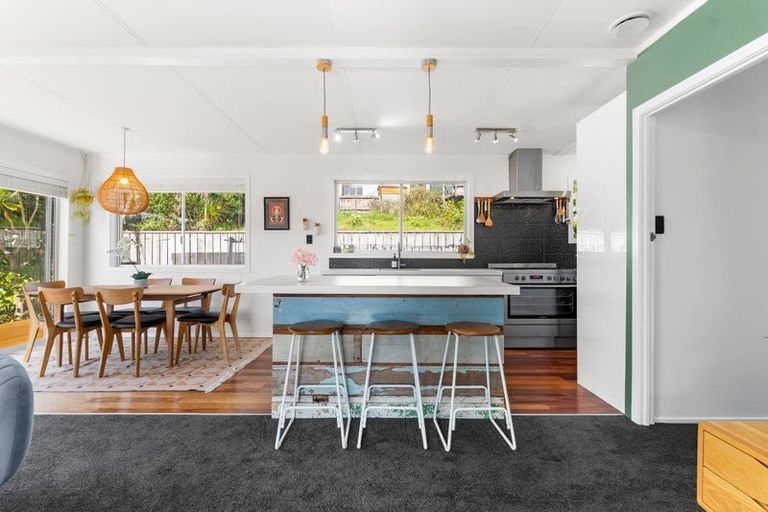 Photo of property in 1/26 Nor'east Drive, Northcross, Auckland, 0632