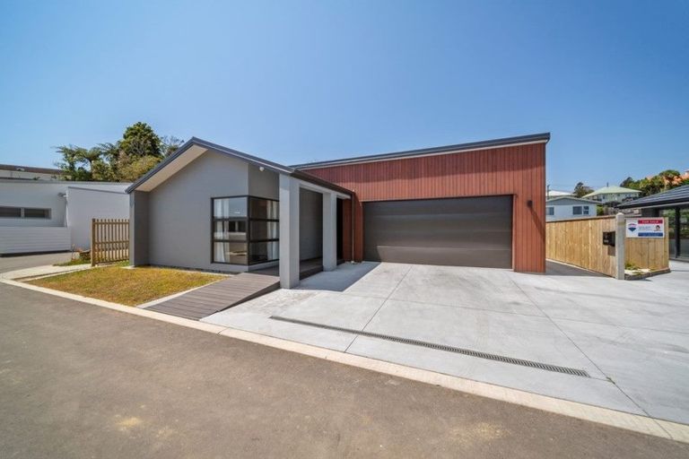 Photo of property in 3 Mackillop Way, Brooklands, New Plymouth, 4310