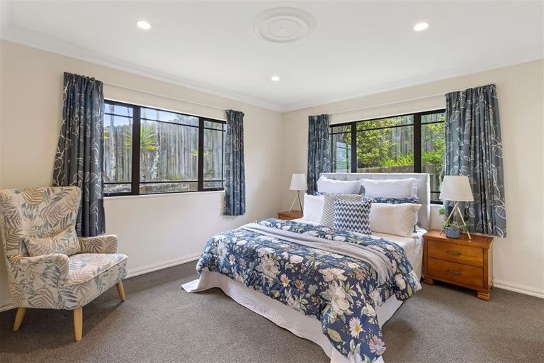 Photo of property in 33 Cricklade Terrace, Windsor Park, Auckland, 0632