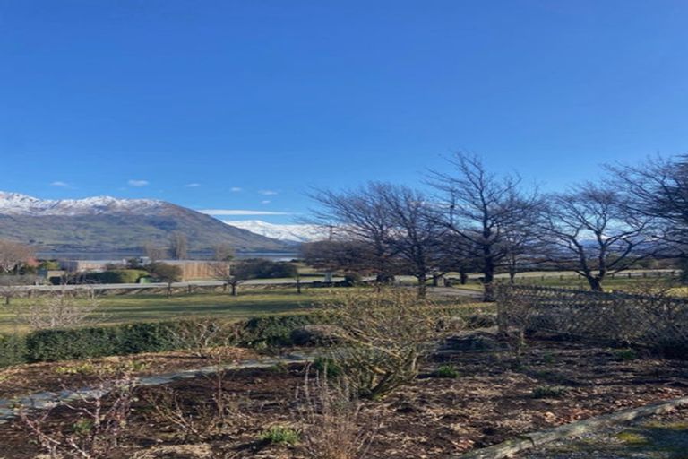 Photo of property in 261 Beacon Point Road, Wanaka, 9305