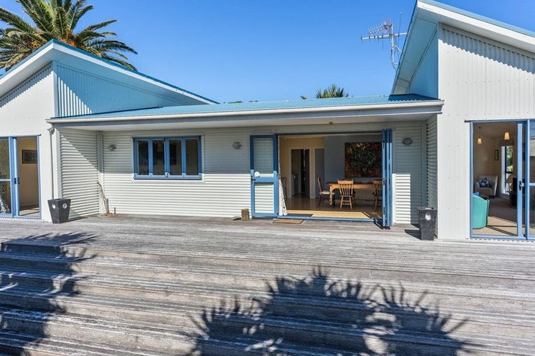 Photo of property in 17 Hona Street, Waikanae Beach, Waikanae, 5036