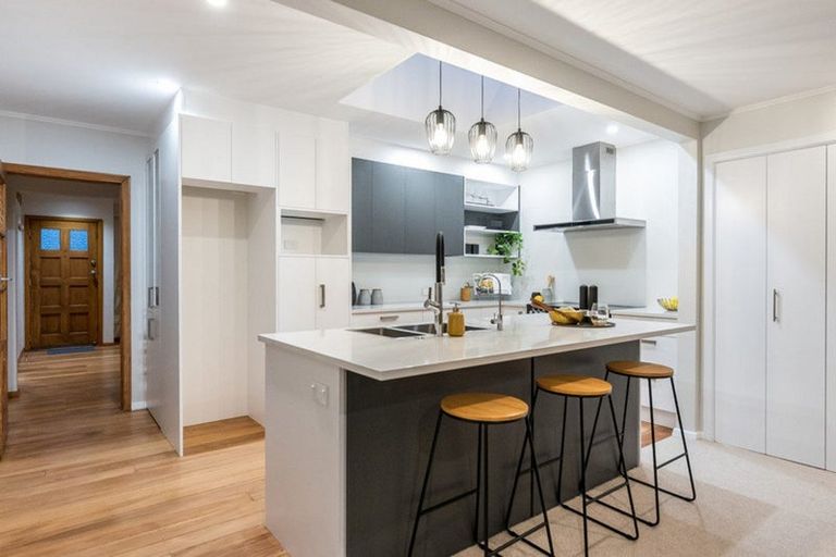 Photo of property in 56 Motuhara Road, Plimmerton, Porirua, 5026