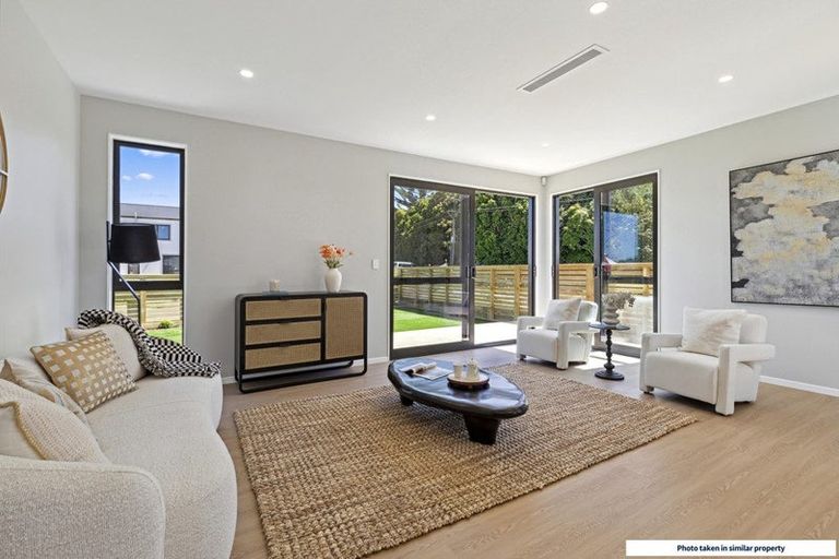 Photo of property in 2 Paretao Street, Massey, 0614