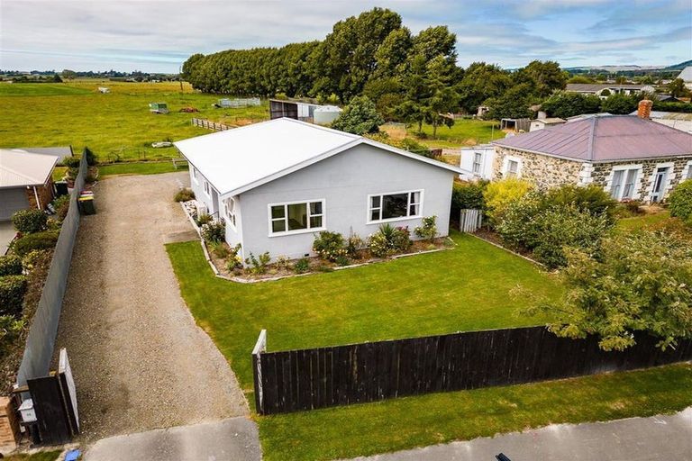 Photo of property in 15 Timaru Road, Waimate, 7924