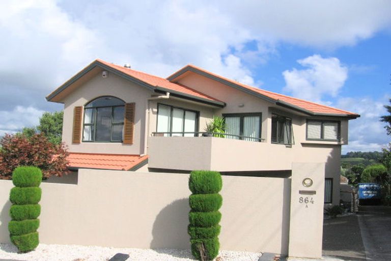 Photo of property in 2/864 East Coast Road, Northcross, Auckland, 0630