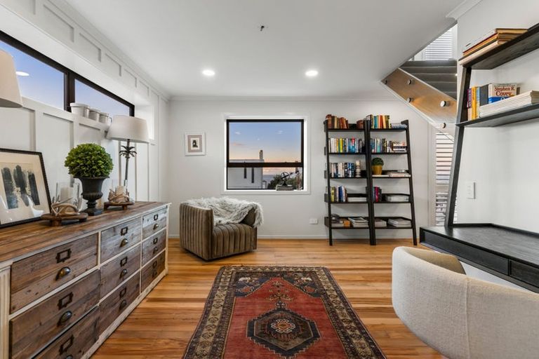Photo of property in 24 Tiri Road, Milford, Auckland, 0620