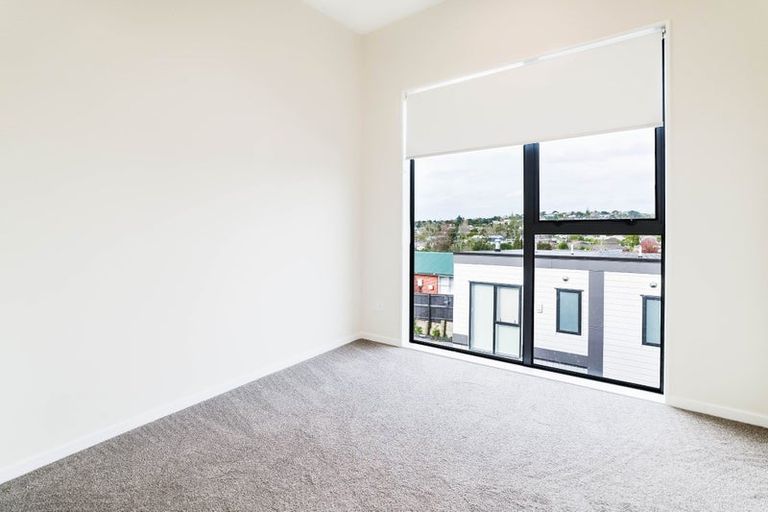 Photo of property in 9/17 Parker Avenue, New Lynn, Auckland, 0600