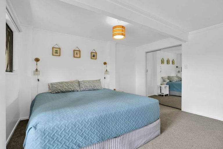 Photo of property in 100b Grand Vue Road, Kawaha Point, Rotorua, 3010