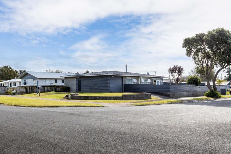 Photo of property in 27 High Street East, Waitara, 4320