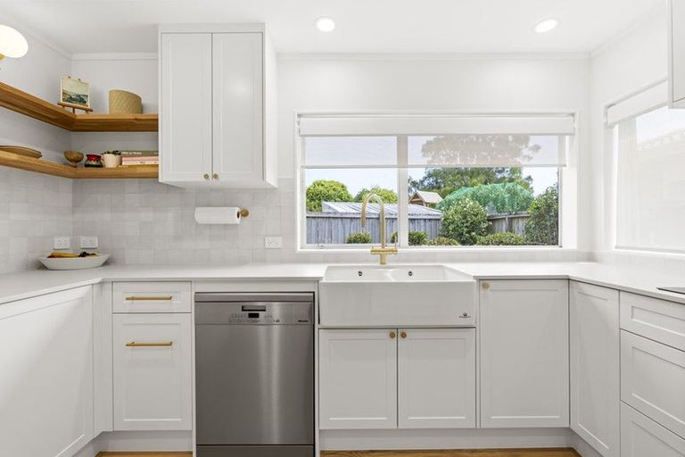 Photo of property in 12 Judd Place, Orewa, 0931