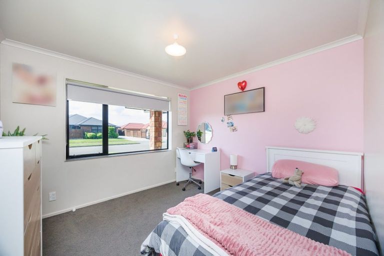 Photo of property in 43 Geneva Terrace, Kelvin Grove, Palmerston North, 4414