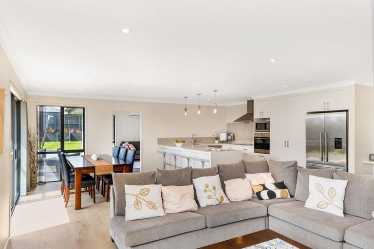 Photo of property in 6 Vivien Place, Patumahoe, Pukekohe, 2679