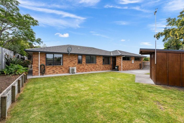 Photo of property in 12 Resolution Place, One Tree Point, 0118