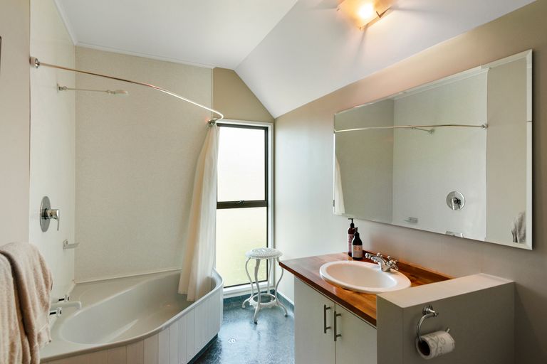 Photo of property in 18 Happy Home Road, Westmorland, Christchurch, 8025