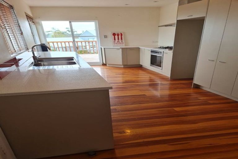 Photo of property in 30 Golf Road, New Lynn, Auckland, 0600
