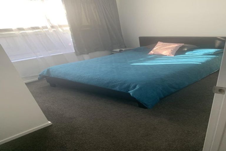 Photo of property in 48 Exeter Crescent, Takaro, Palmerston North, 4412