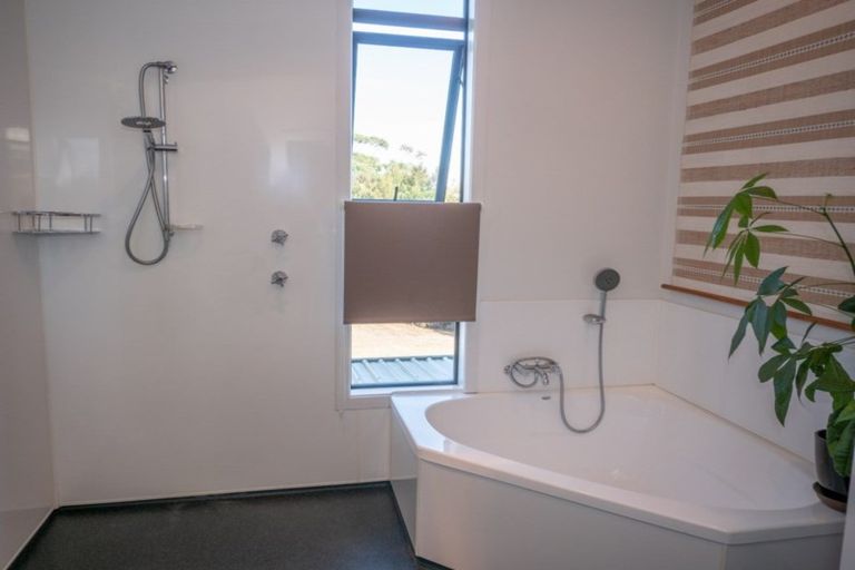 Photo of property in 26 Coachmans Way, Cable Bay, 0420