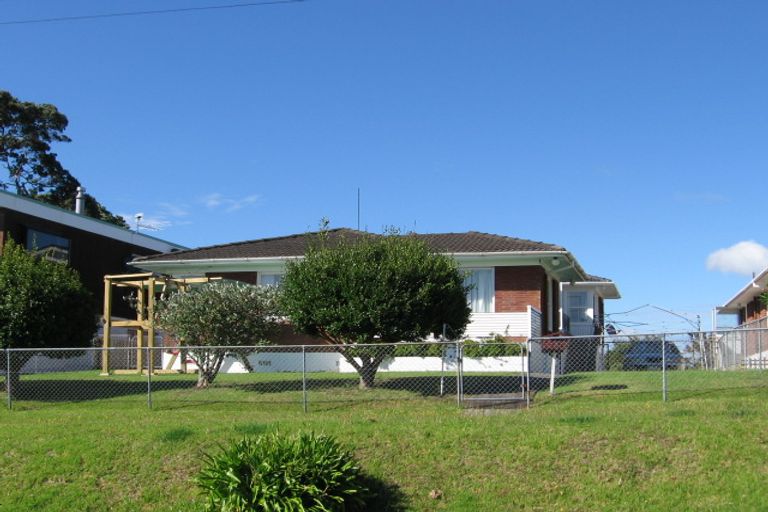 Photo of property in 2/41 Exmouth Road, Northcote, Auckland, 0627